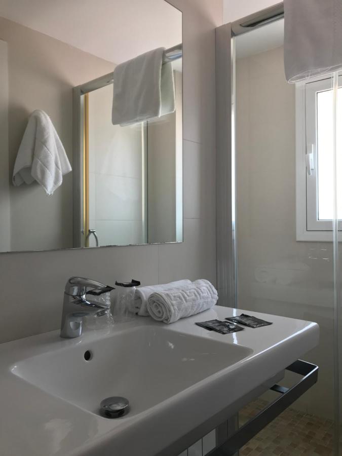 Hostal Can Pou Vidreres Bagian luar foto