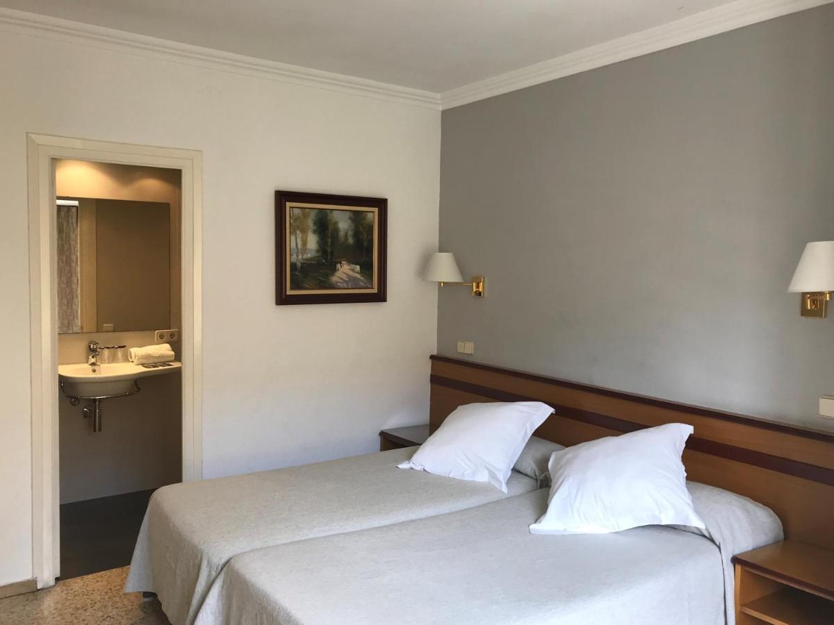 Hostal Can Pou Vidreres Bagian luar foto