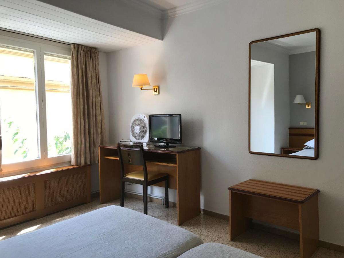 Hostal Can Pou Vidreres Bagian luar foto