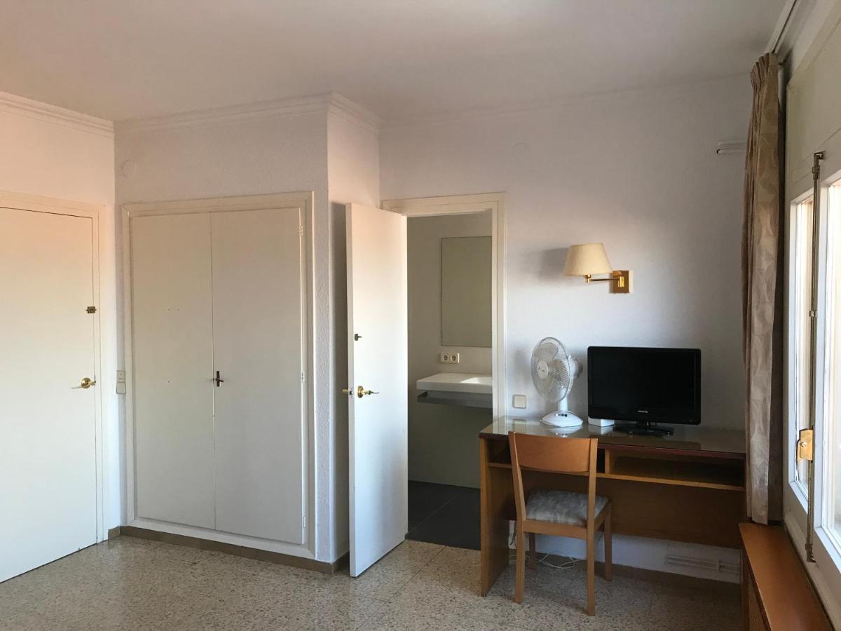 Hostal Can Pou Vidreres Bagian luar foto