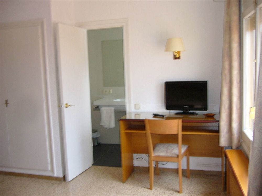 Hostal Can Pou Vidreres Bagian luar foto