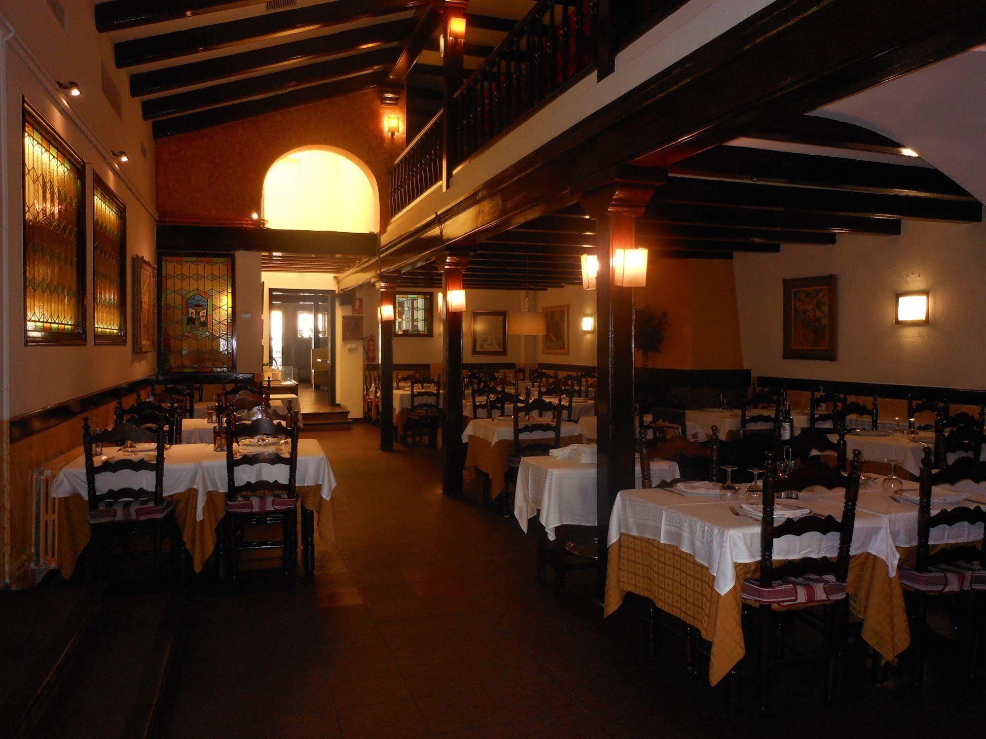Hostal Can Pou Vidreres Bagian luar foto