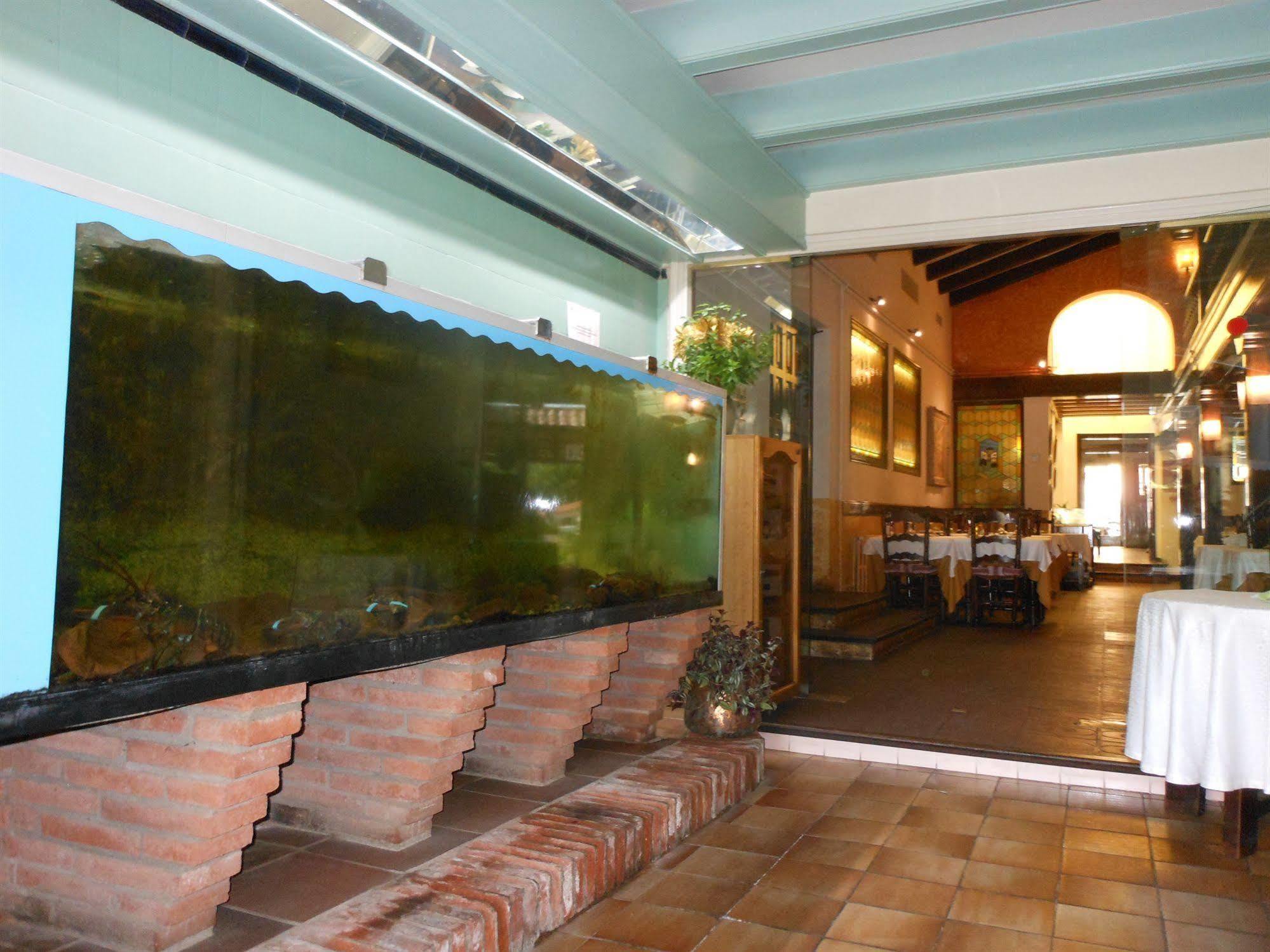 Hostal Can Pou Vidreres Bagian luar foto