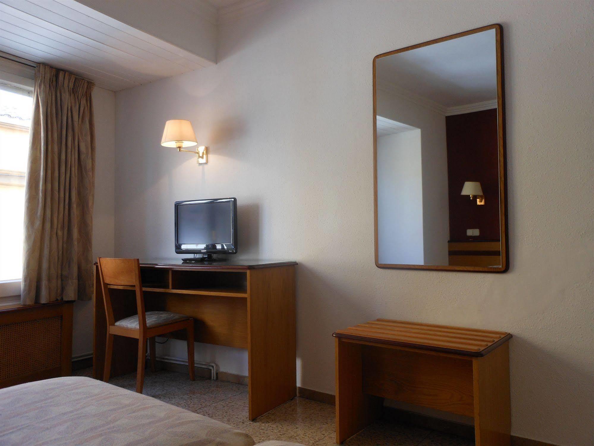 Hostal Can Pou Vidreres Bagian luar foto
