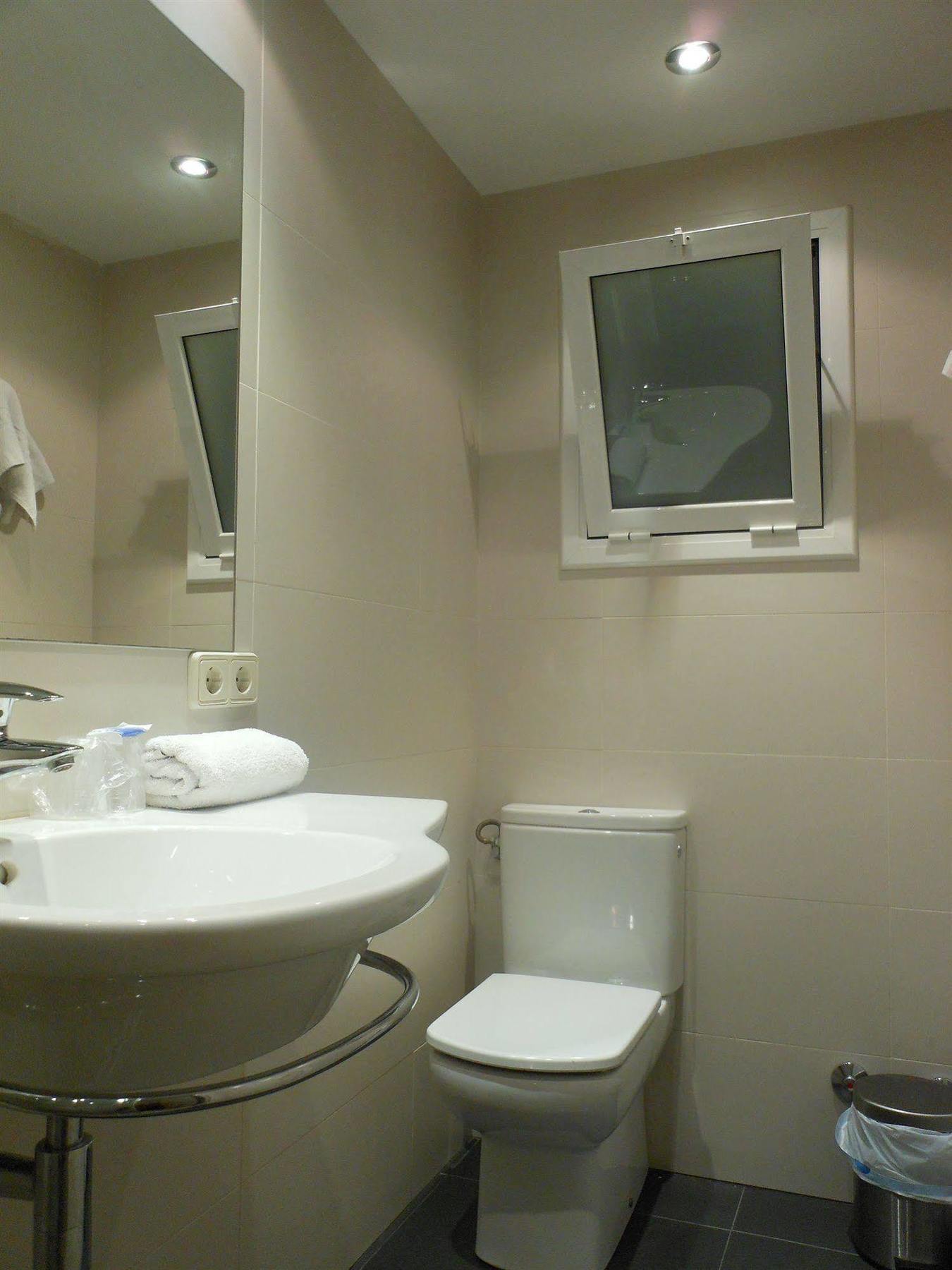 Hostal Can Pou Vidreres Bagian luar foto