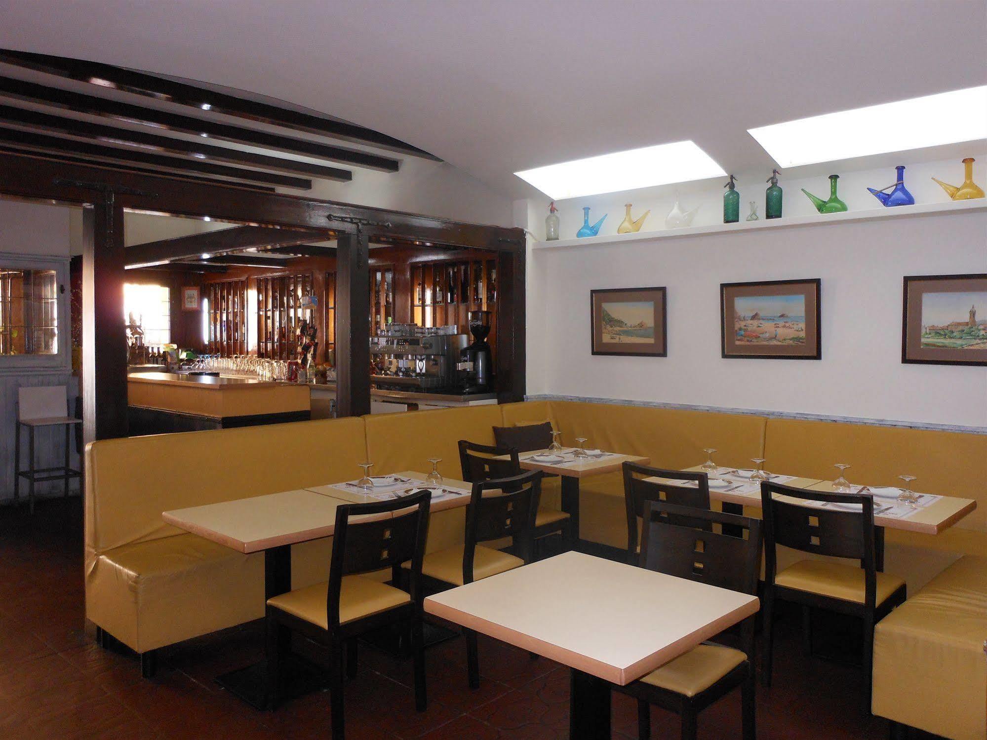 Hostal Can Pou Vidreres Bagian luar foto